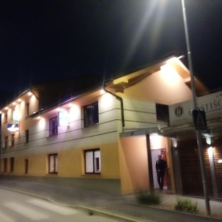 Guesthouse Zivko Dobrovce エクステリア 写真