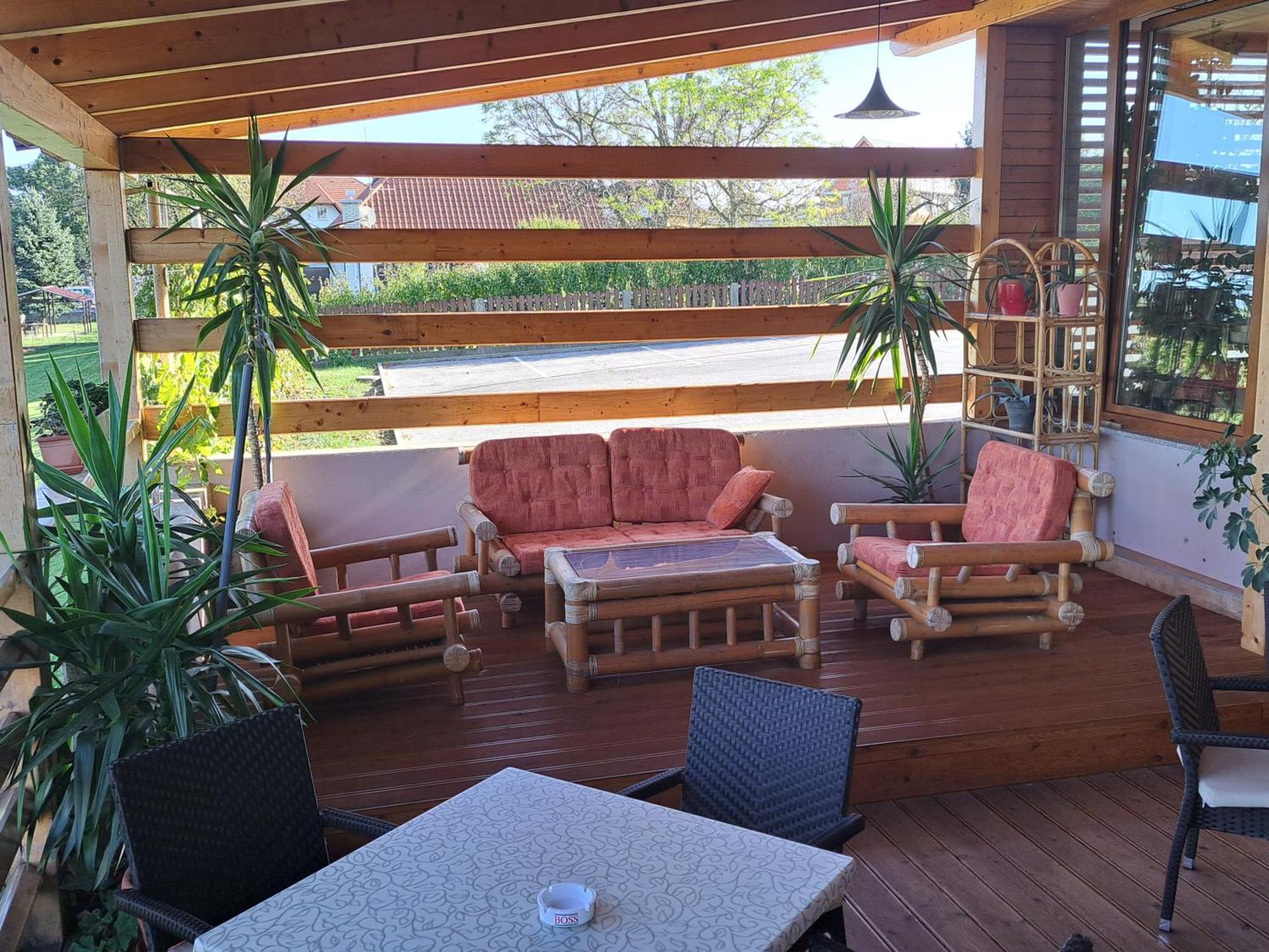 Guesthouse Zivko Dobrovce エクステリア 写真