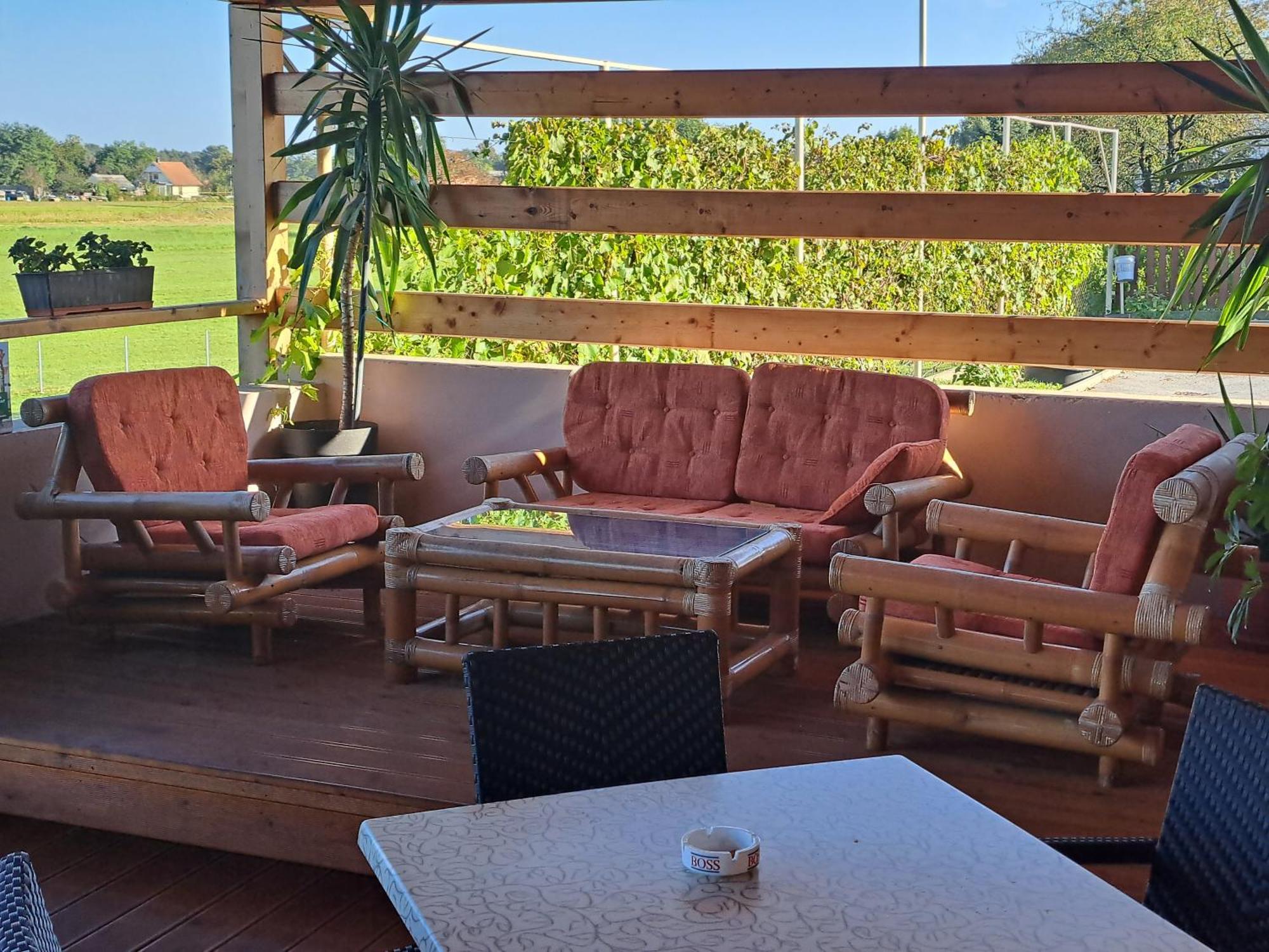 Guesthouse Zivko Dobrovce エクステリア 写真