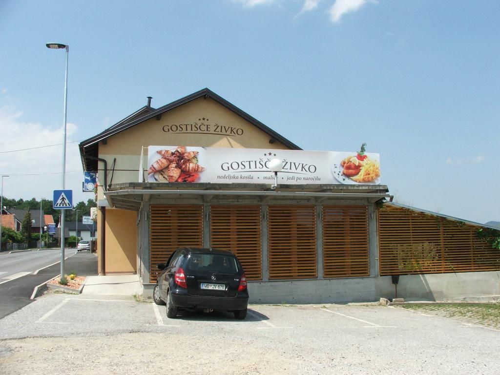 Guesthouse Zivko Dobrovce エクステリア 写真