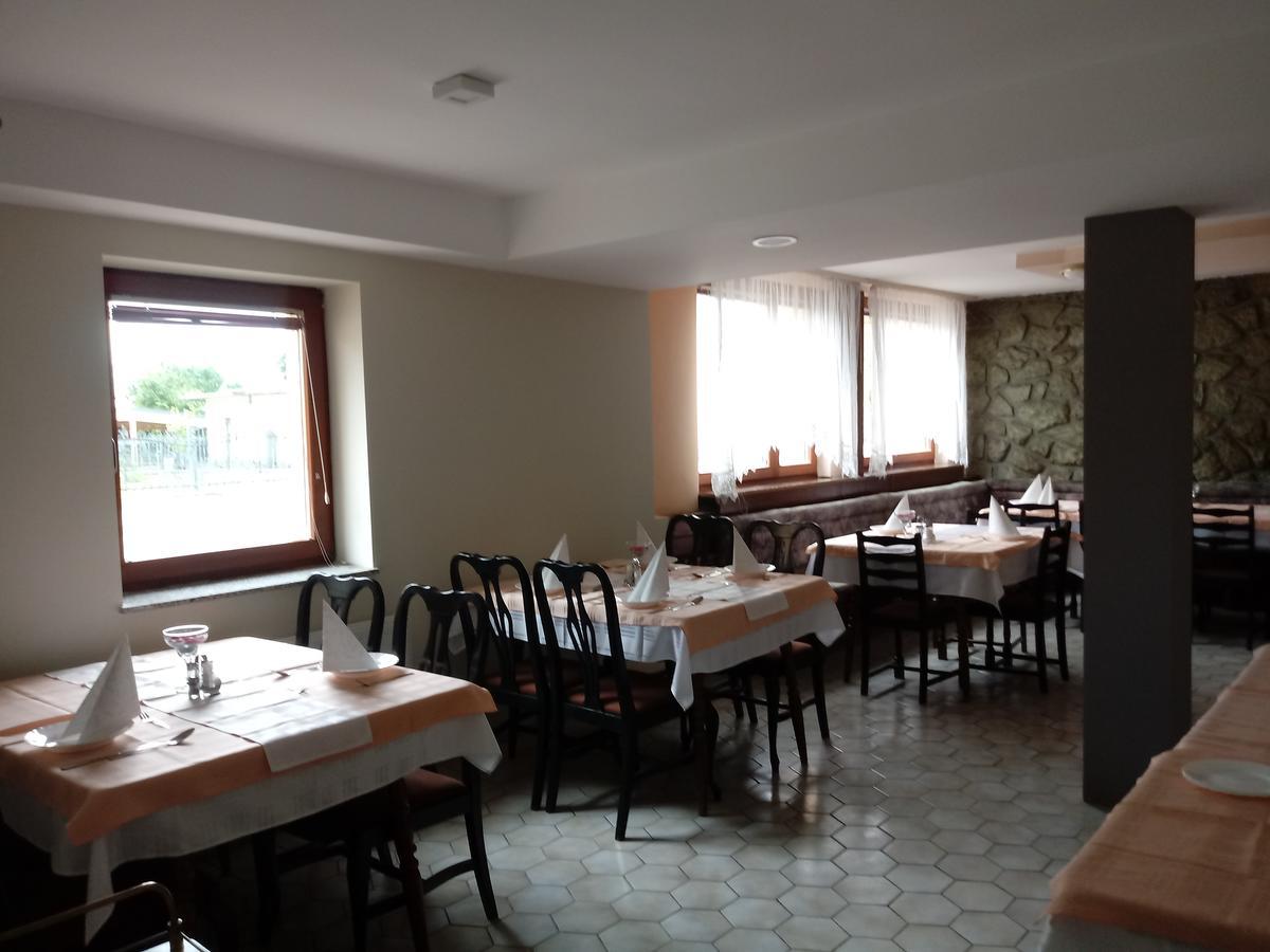 Guesthouse Zivko Dobrovce エクステリア 写真