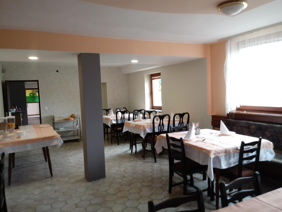 Guesthouse Zivko Dobrovce エクステリア 写真